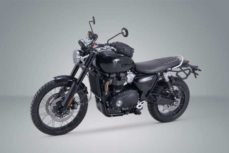 Support latéral gauche V-LOC Triumph Scrambler 1200 XC/XE (18-), X/XE (23-).
