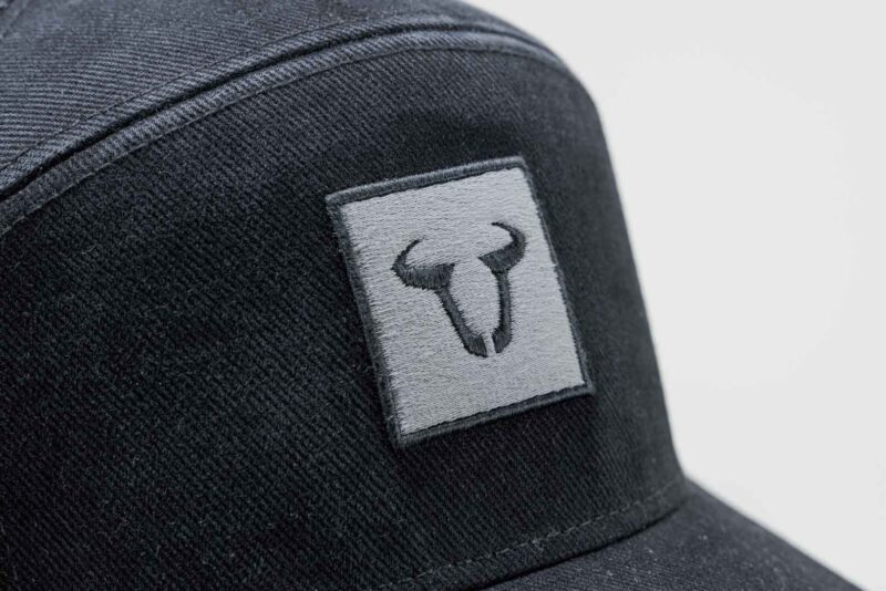 Casquette - Riders Line Gris foncé. Lavage optique. Maille. Taille unique.