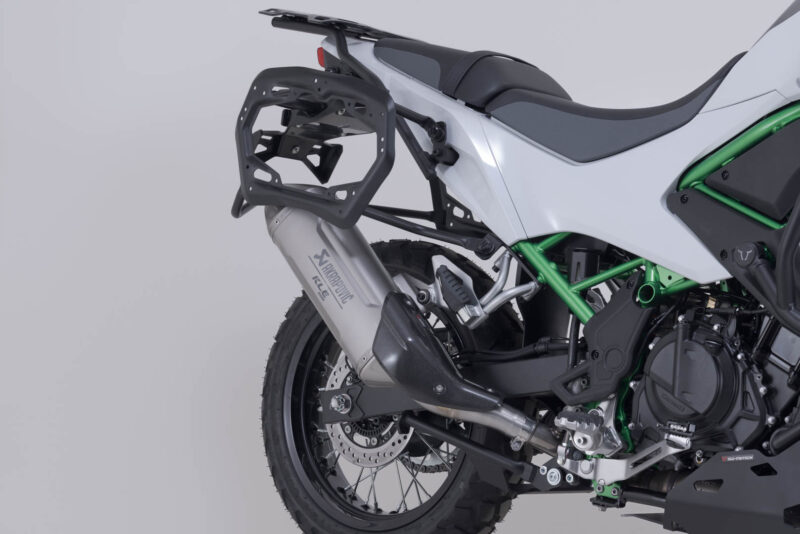 Système d'échappement Akrapovic Slip On Argent. Kawasaki KLE500 / SE (26-).