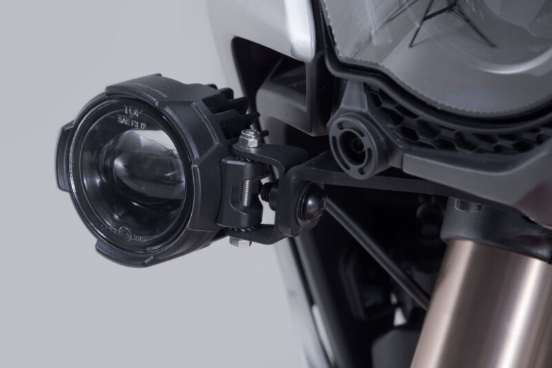 Supports pour feux additionnels Noir. MV Agusta Enduro Veloce (24-).