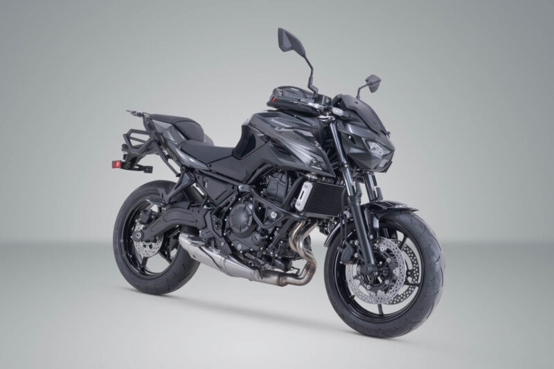vmc_08_866_11000_2_xl Support latéral gauche V-LOC Kawasaki Z650 / Ninja 650 (16-), Z650 S (25-).