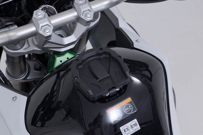 trt_00_787_34900_b_2_xl Anneau de réservoir PRO Noir. Kawasaki KLE500 / KLE500 SE (26-).