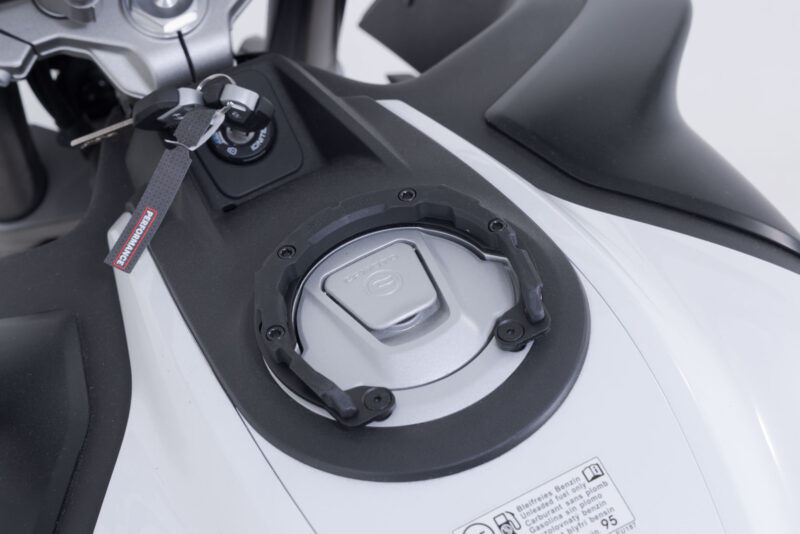 trt_00_787_34600_b_2_xl Anneau de réservoir PRO Noir. CFMoto 450NK, 675SR-R/NK, 700CL-X.