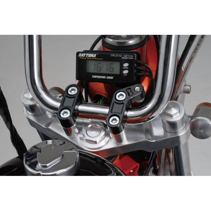 Bride avec filetage M8 pour compteur cote gauche. couleur noire pour guidon diam