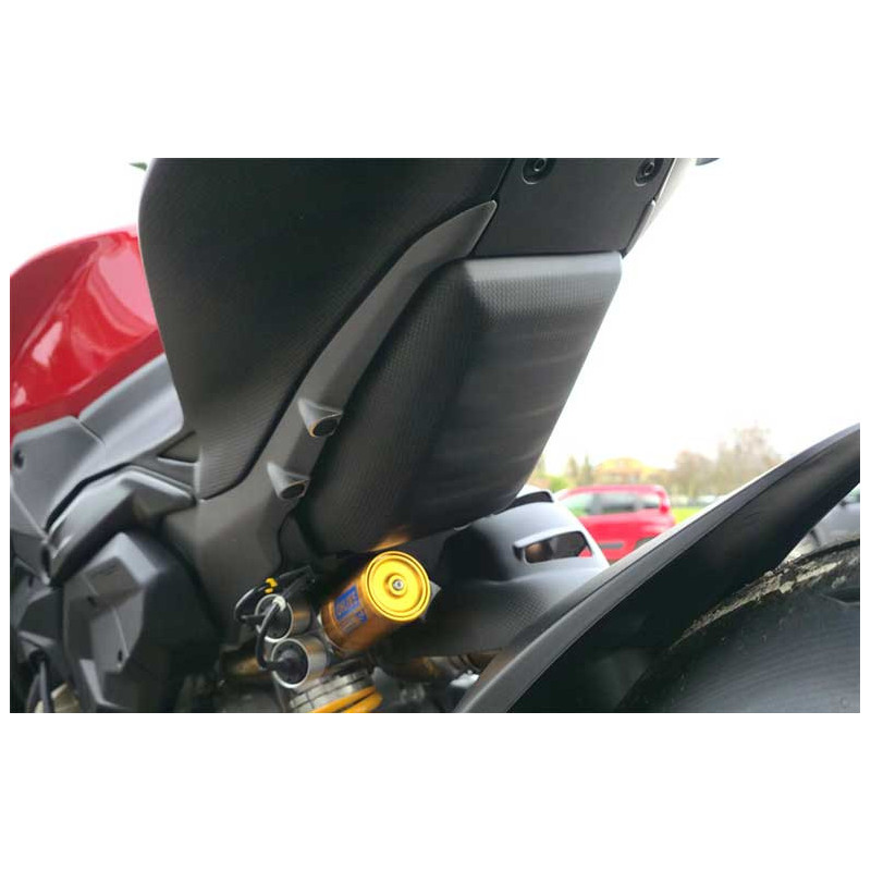 PROETCTION RESERVOIR INFERIEUR CARBONE CNC RACING PANIGALE V4/STREETFIGHTER V4