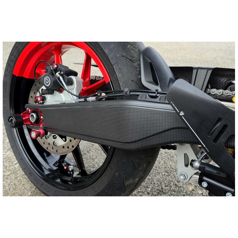 PROTECTION DE BRAS OSCILLANT EN CARBONE CNC RACING DUCATI HYPERMOTARD 698 MONO