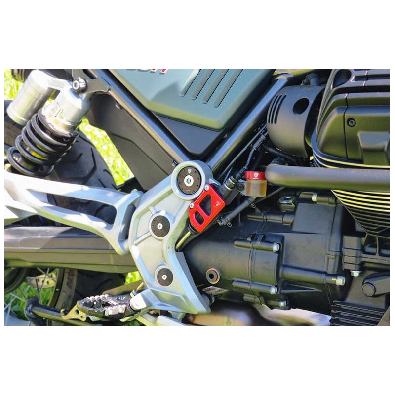 PROTECTION MAÎTRE-CYLINDRE DE FREIN ARRIÈRE CNC RACING MOTO GUZZI
