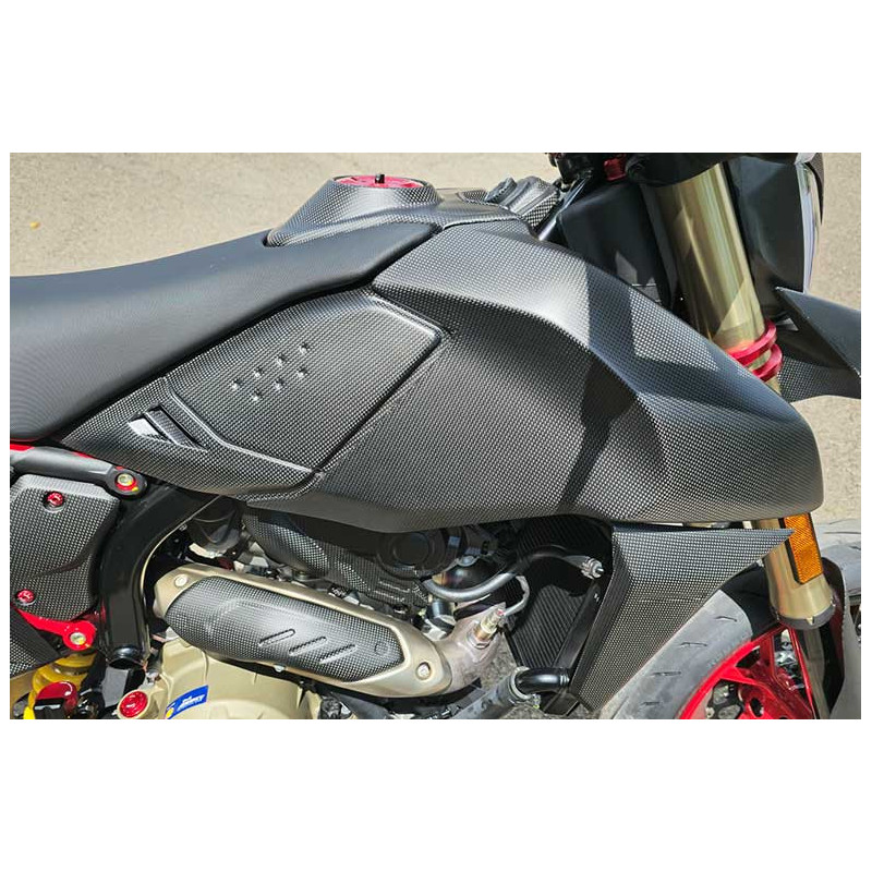 protections-reservoir-laterales-carbone-mat-cnc-racing-ducati-hypermotard-698-mo PROTECTIONS RESERVOIR LATERALES CARBONE MAT CNC RACING Ducati Hypermotard 698 Mo
