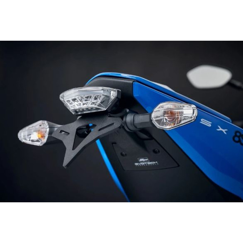 EP SUPPORT DE PLAQUE GSX-8S FEU CLAIR
