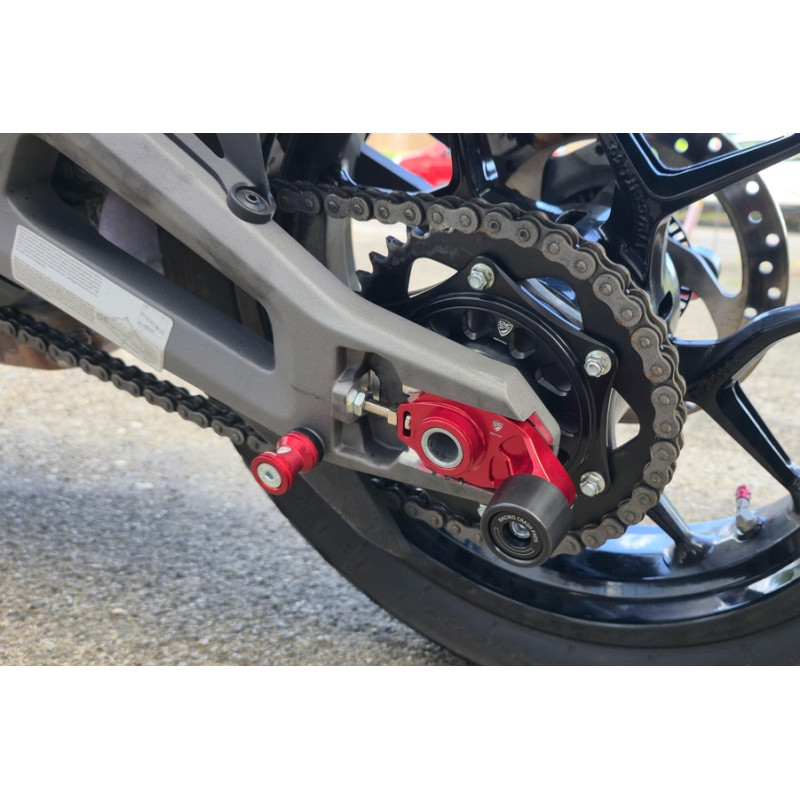 COUVRE FLASQUE DE PORTE COURONNE CNC RACING DUCATI MULTISTRADA V2 2025/*